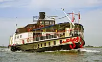 Hotel-dinner cruising barge